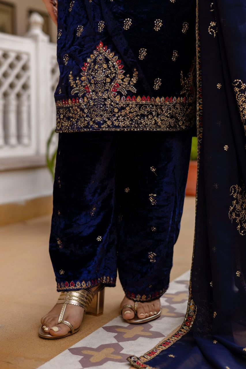velvet kurti, dupatta & pent