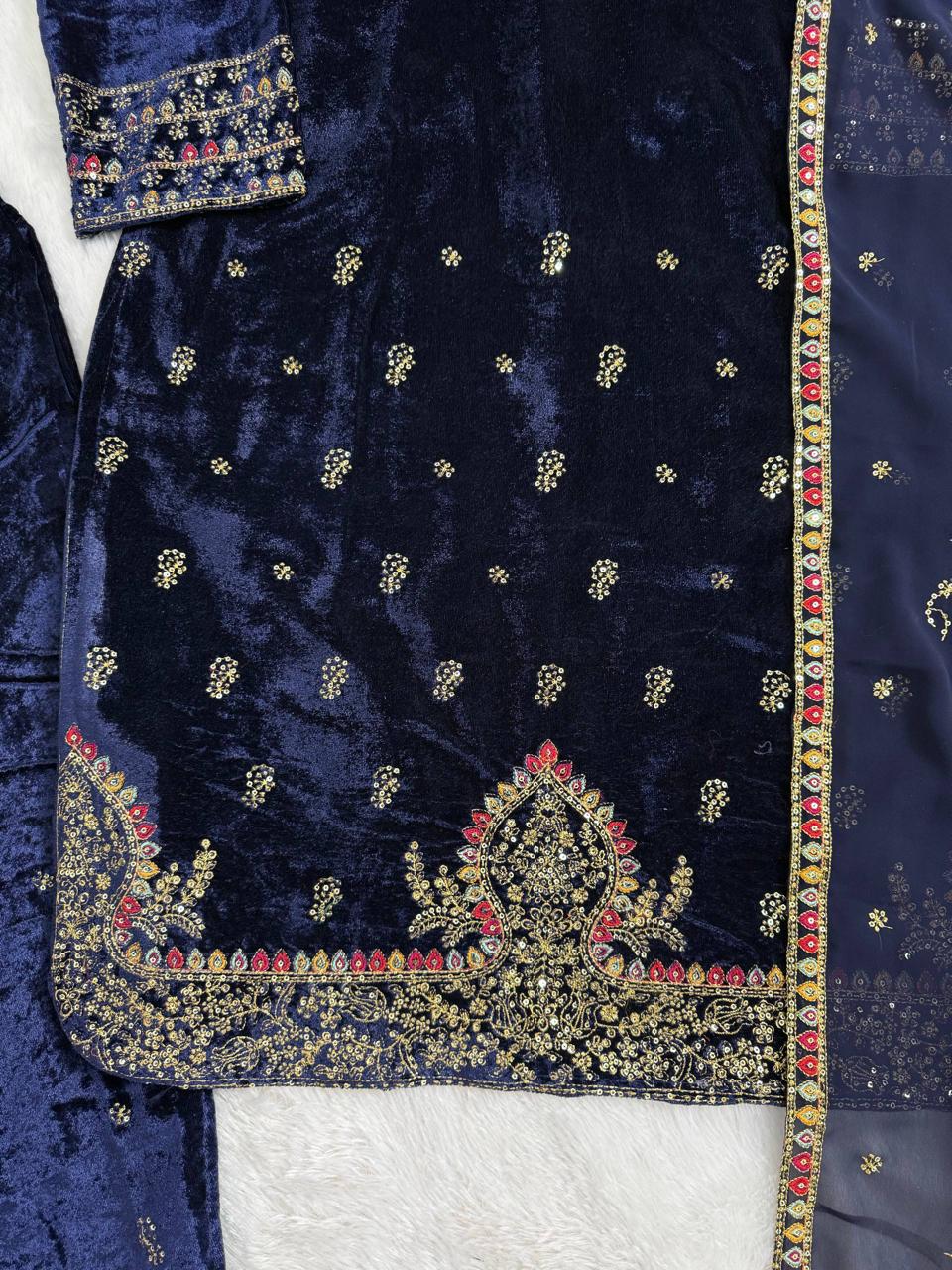 velvet kurti, dupatta & pent