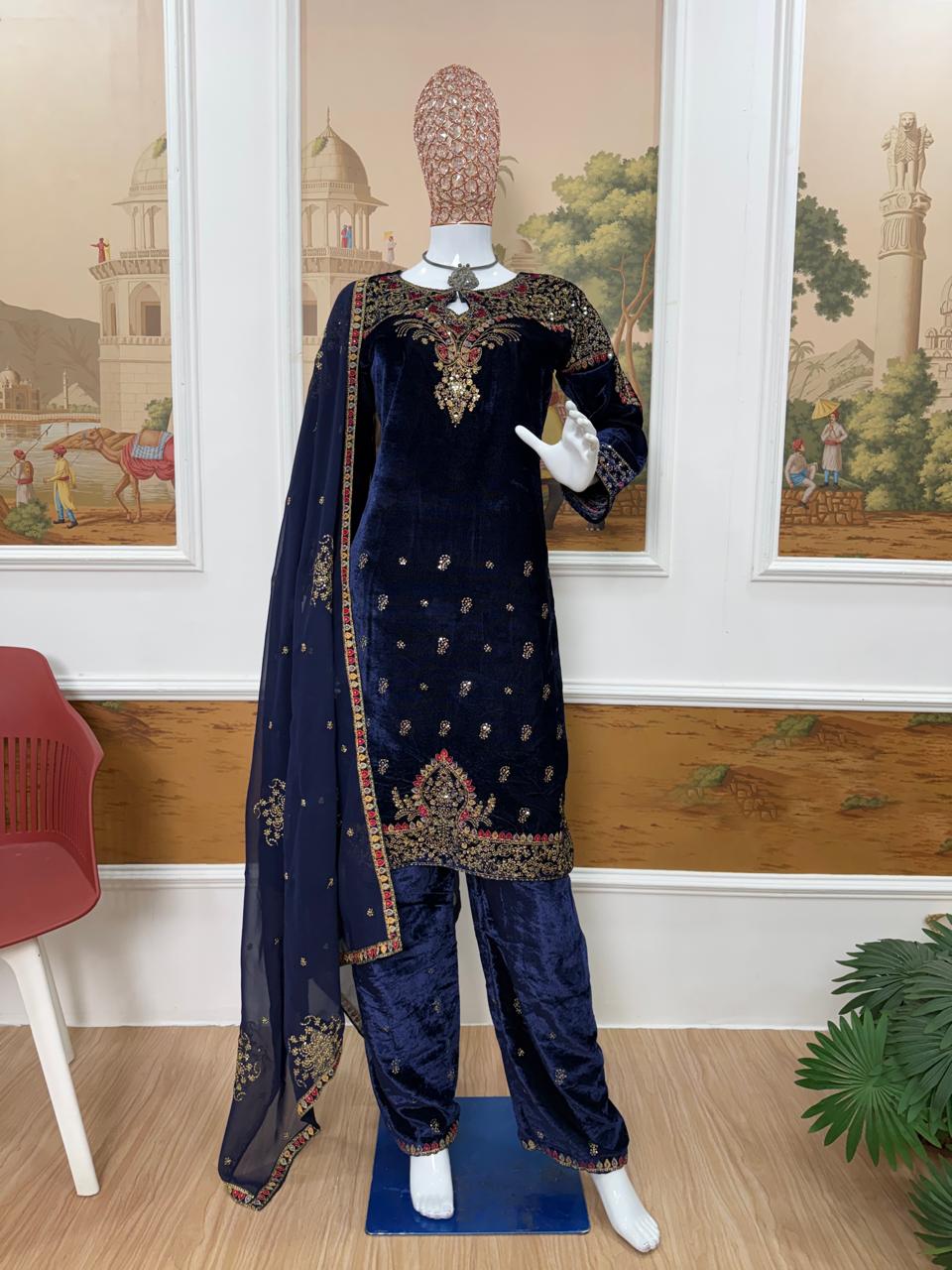 velvet kurti, dupatta & pent
